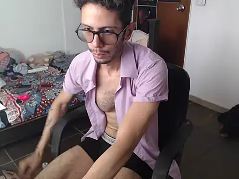 Snapshot of alisterxxx chatting on July 11, 2026, 2:50 pm alisterxxx online show from July 11, 2026, 2:50 pm