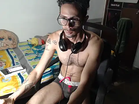 Snapshot of alisterxxx chatting on July 22, 2026, 2:57 am alisterxxx online show from July 22, 2026, 2:57 am