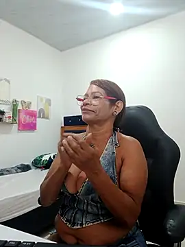 BustyMilf  online show from October 27, 2025, 1:23 pm