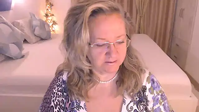 Snapshot of Raisshy chatting on November 4, 2025, 5:00 am Raisshy online show from November 4, 2025, 5:00 am