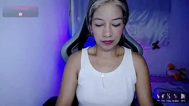 Snapshot of ninatiny chatting on November 12, 2025, 8:51 am ninatiny online show from November 12, 2025, 8:51 am