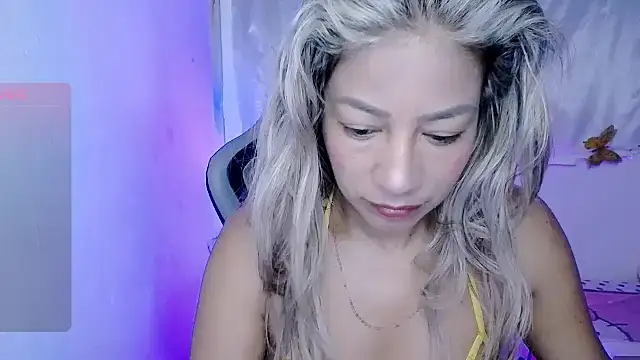 Snapshot of ninatiny chatting on November 16, 2025, 10:53 am ninatiny online show from November 16, 2025, 10:53 am