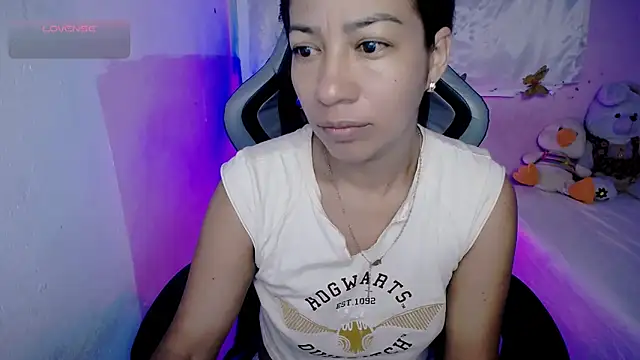 Snapshot of ninatiny chatting on November 1, 2025, 10:31 am ninatiny online show from November 1, 2025, 10:31 am