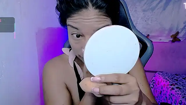 Snapshot of ninatiny chatting on October 10, 2025, 7:20 am ninatiny online show from October 10, 2025, 7:20 am