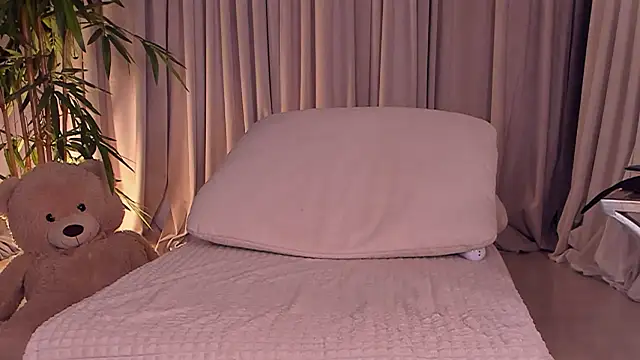 Snapshot of daisyd001 chatting on November 11, 2025, 7:03 am daisyd001 online show from November 11, 2025, 7:03 am