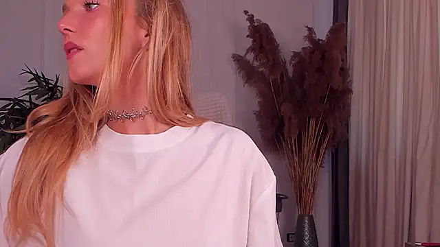 daisyd001 online show from July 17, 2026, 8:44 am