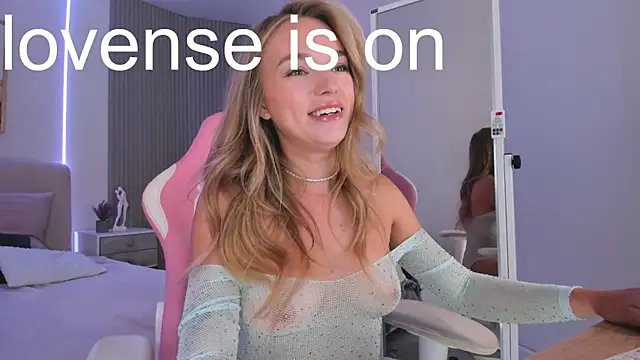 VirginChloe online show from May 4, 2026, 2:48 am