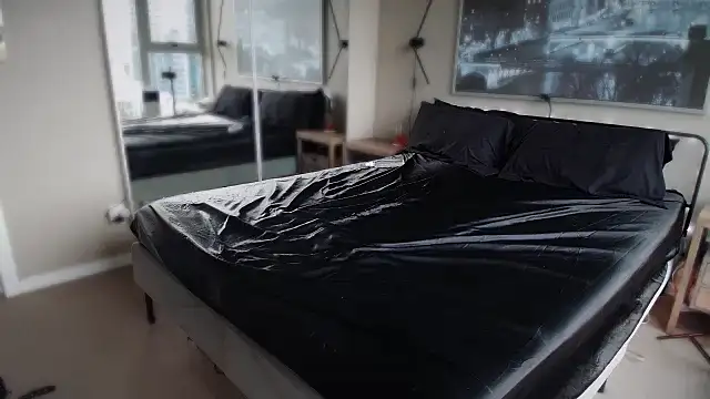 Snapshot of MikyFoxx chatting on November 14, 2025, 10:46 pm MikyFoxx online show from November 14, 2025, 10:46 pm