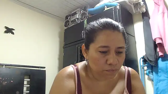 adrixxx38 online show from May 1, 2026, 9:42 pm