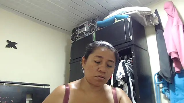 adrixxx38 online show from May 1, 2026, 9:36 am