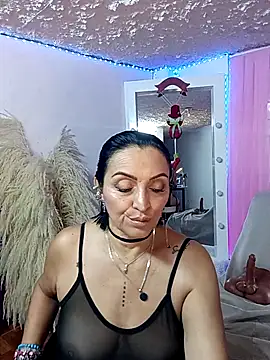 zullyxhot online show from December 22, 2025, 9:37 pm