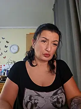 Snapshot of Hotangel75 chatting on November 21, 2025, 5:12 pm Hotangel75 online show from November 21, 2025, 5:12 pm