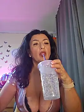 Snapshot of Hotangel75 chatting on November 5, 2025, 6:38 am Hotangel75 online show from November 5, 2025, 6:38 am