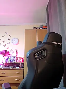 Snapshot of Hotangel75 chatting on October 7, 2025, 7:53 am Hotangel75 online show from October 7, 2025, 7:53 am