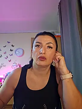 Snapshot of Hotangel75 chatting on October 29, 2025, 6:45 am Hotangel75 online show from October 29, 2025, 6:45 am