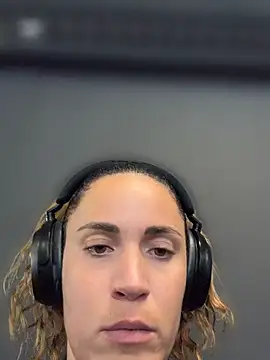 Clara-xoxo online show from July 21, 2026, 8:37 am