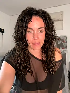 Snapshot of Clara-xoxo chatting on October 31, 2025, 2:46 pm Clara-xoxo online show from October 31, 2025, 2:46 pm