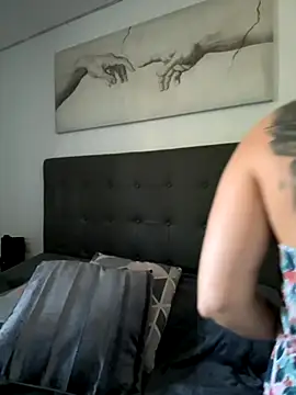 Snapshot of Clara-xoxo chatting on October 13, 2025, 1:45 pm Clara-xoxo online show from October 13, 2025, 1:45 pm