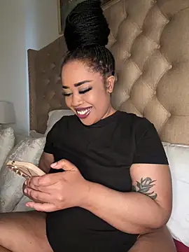 Snapshot of CAMMII_ chatting on May 4, 2026, 11:35 am CAMMII online show from May 4, 2026, 11:35 am