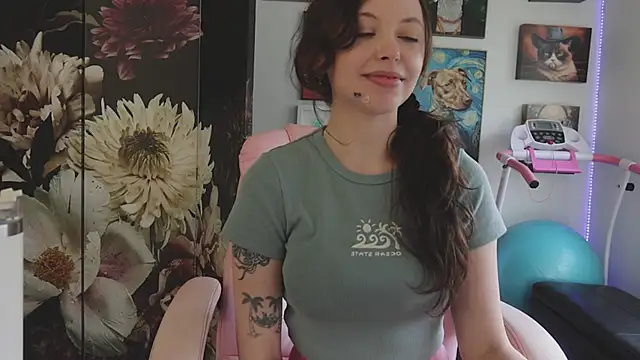 Snapshot of makiyahbelle chatting on November 15, 2025, 6:17 am makiyahbelle online show from November 15, 2025, 6:17 am