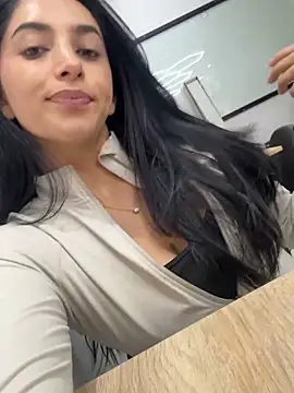 Snapshot of niko_robin chatting on November 15, 2025, 6:45 pm niko robin online show from November 15, 2025, 6:45 pm