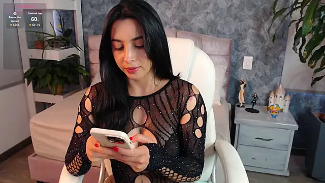 Snapshot of niko_robin chatting on June 10, 2026, 9:27 pm niko robin online show from June 10, 2026, 9:27 pm
