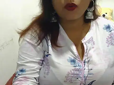 ROSEE MERRYYYY online show from July 24, 2026, 5:31 pm