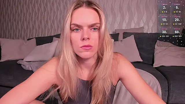 CharliSweet online show from December 15, 2025, 1:39 pm