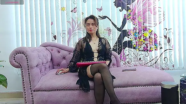 MarcelaFlores online show from April 30, 2026, 2:46 pm