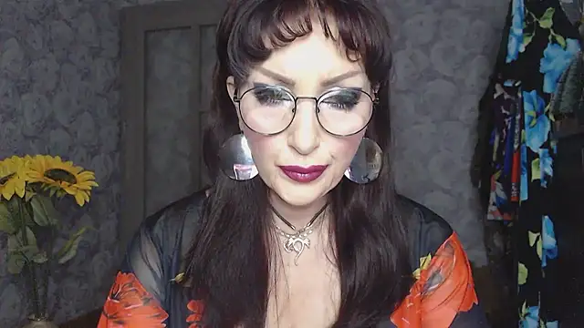 Snapshot of Aziza1 chatting on July 4, 2026, 2:32 pm Aziza1 online show from July 4, 2026, 2:32 pm