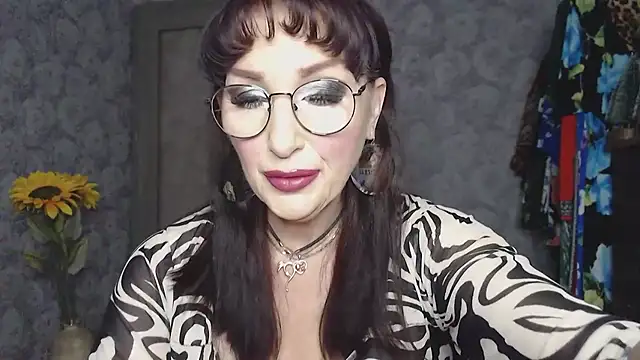 Snapshot of Aziza1 chatting on July 16, 2026, 2:25 pm Aziza1 online show from July 16, 2026, 2:25 pm