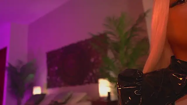 Snapshot of ambarEvans chatting on March 19, 2025, 10:42 pm ambarEvans online show from March 19, 2025, 10:42 pm