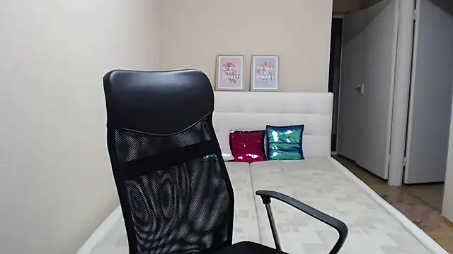 Snapshot of AnnaSweet18 chatting on October 31, 2025, 7:21 pm AnnaSweet18 online show from October 31, 2025, 7:21 pm