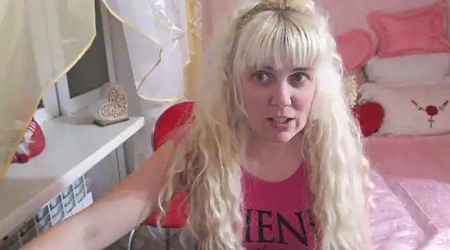 Snapshot of SunnySylvia chatting on February 21, 2025, 5:09 pm SunnySylvia online show from February 21, 2025, 5:09 pm