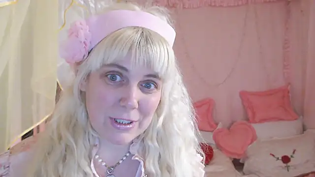 Snapshot of SunnySylvia chatting on February 17, 2025, 6:28 pm SunnySylvia online show from February 17, 2025, 6:28 pm