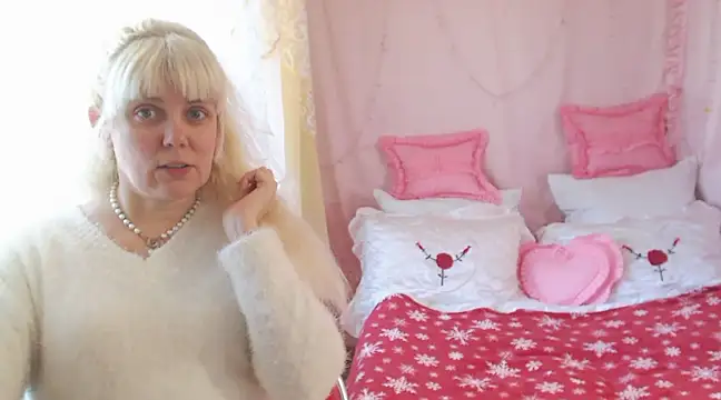 Snapshot of SunnySylvia chatting on February 11, 2025, 9:20 am SunnySylvia online show from February 11, 2025, 9:20 am