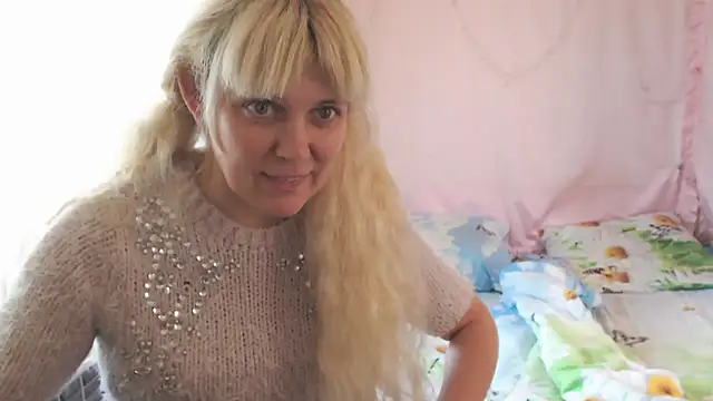 Snapshot of SunnySylvia chatting on November 22, 2025, 12:48 pm SunnySylvia online show from November 22, 2025, 12:48 pm