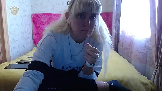Snapshot of SunnySylvia chatting on June 1, 2026, 6:02 am SunnySylvia online show from June 1, 2026, 6:02 am
