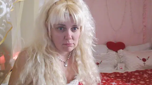Snapshot of SunnySylvia chatting on January 1, 2025, 5:00 pm SunnySylvia online show from January 1, 2025, 5:00 pm