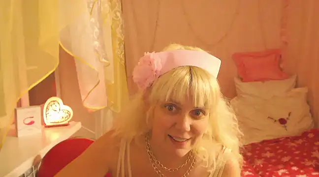Snapshot of SunnySylvia chatting on February 9, 2025, 4:18 pm SunnySylvia online show from February 9, 2025, 4:18 pm