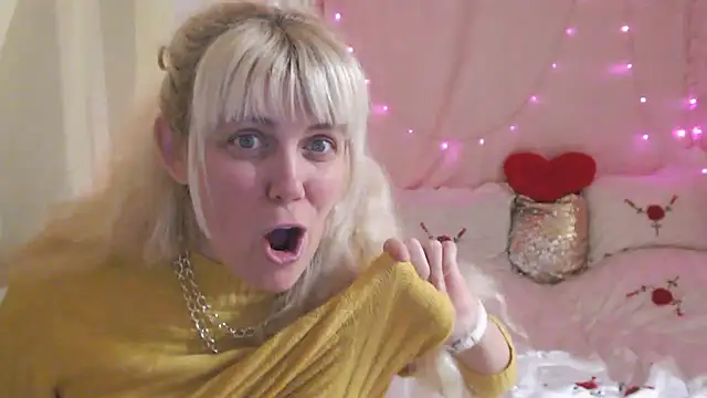 Snapshot of SunnySylvia chatting on March 25, 2026, 4:39 pm SunnySylvia online show from March 25, 2026, 4:39 pm
