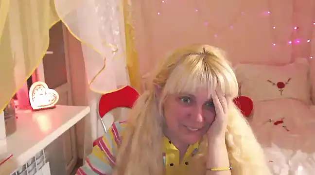 Snapshot of SunnySylvia chatting on March 18, 2025, 5:23 pm SunnySylvia online show from March 18, 2025, 5:23 pm