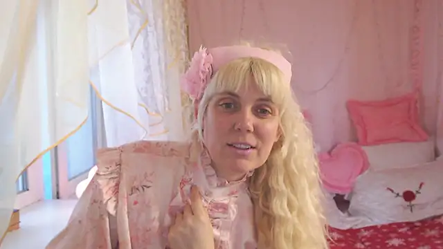 Snapshot of SunnySylvia chatting on February 16, 2025, 2:43 pm SunnySylvia online show from February 16, 2025, 2:43 pm