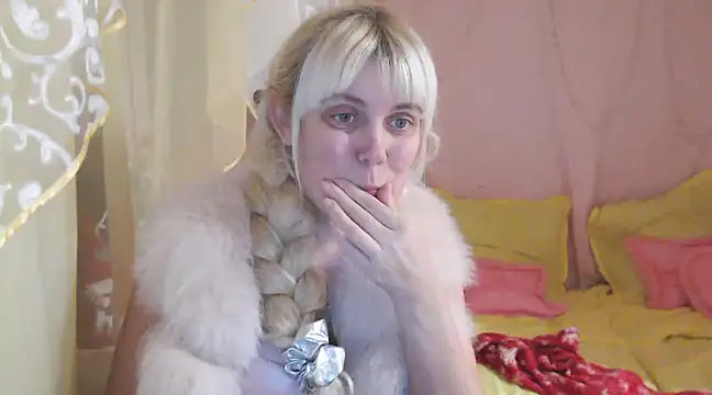 Snapshot of SunnySylvia chatting on December 11, 2024, 7:03 pm SunnySylvia online show from December 11, 2024, 7:03 pm