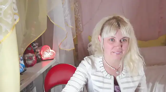 Snapshot of SunnySylvia chatting on December 16, 2024, 5:11 pm SunnySylvia online show from December 16, 2024, 5:11 pm