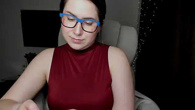 Snapshot of SeasonalSomeone chatting on November 28, 2025, 8:42 pm SeasonalSomeone online show from November 28, 2025, 8:42 pm