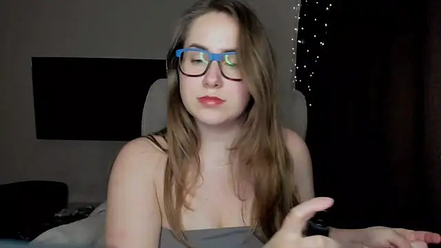 Snapshot of SeasonalSomeone chatting on October 27, 2025, 11:27 pm SeasonalSomeone online show from October 27, 2025, 11:27 pm