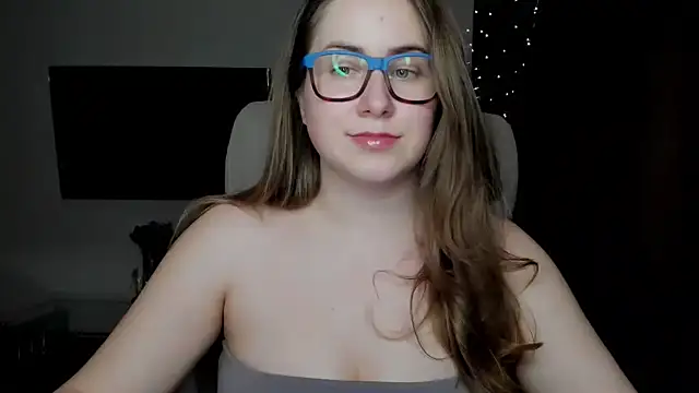 Snapshot of SeasonalSomeone chatting on November 7, 2025, 10:46 pm SeasonalSomeone online show from November 7, 2025, 10:46 pm