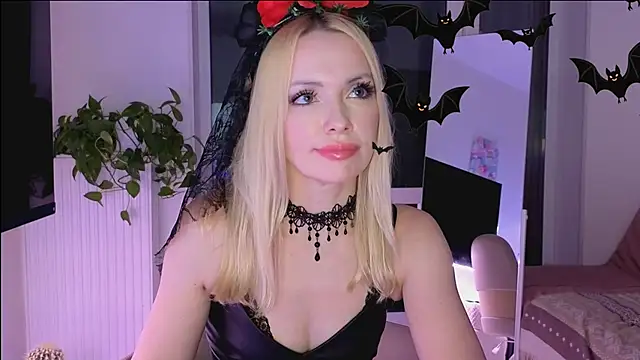 Snapshot of BowToYourWeakness chatting on October 31, 2025, 7:43 pm BowToYourWeakness online show from October 31, 2025, 7:43 pm