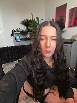 Trixie-Tainted online show from May 11, 2026, 7:32 am